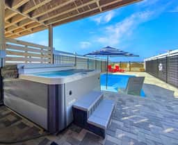 Paradise Pier –  Beach Front, Pool, Hot Tub! - Image 2
