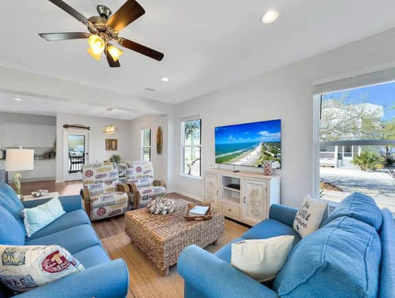 The Salty Parrot-Family Getaway, Steps to the Beach, Dog Friendly - Image 4